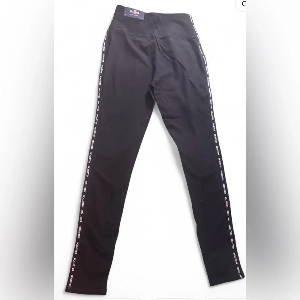 Hollister Ultra High-Rise Black Leggings - Picture 2 of 4